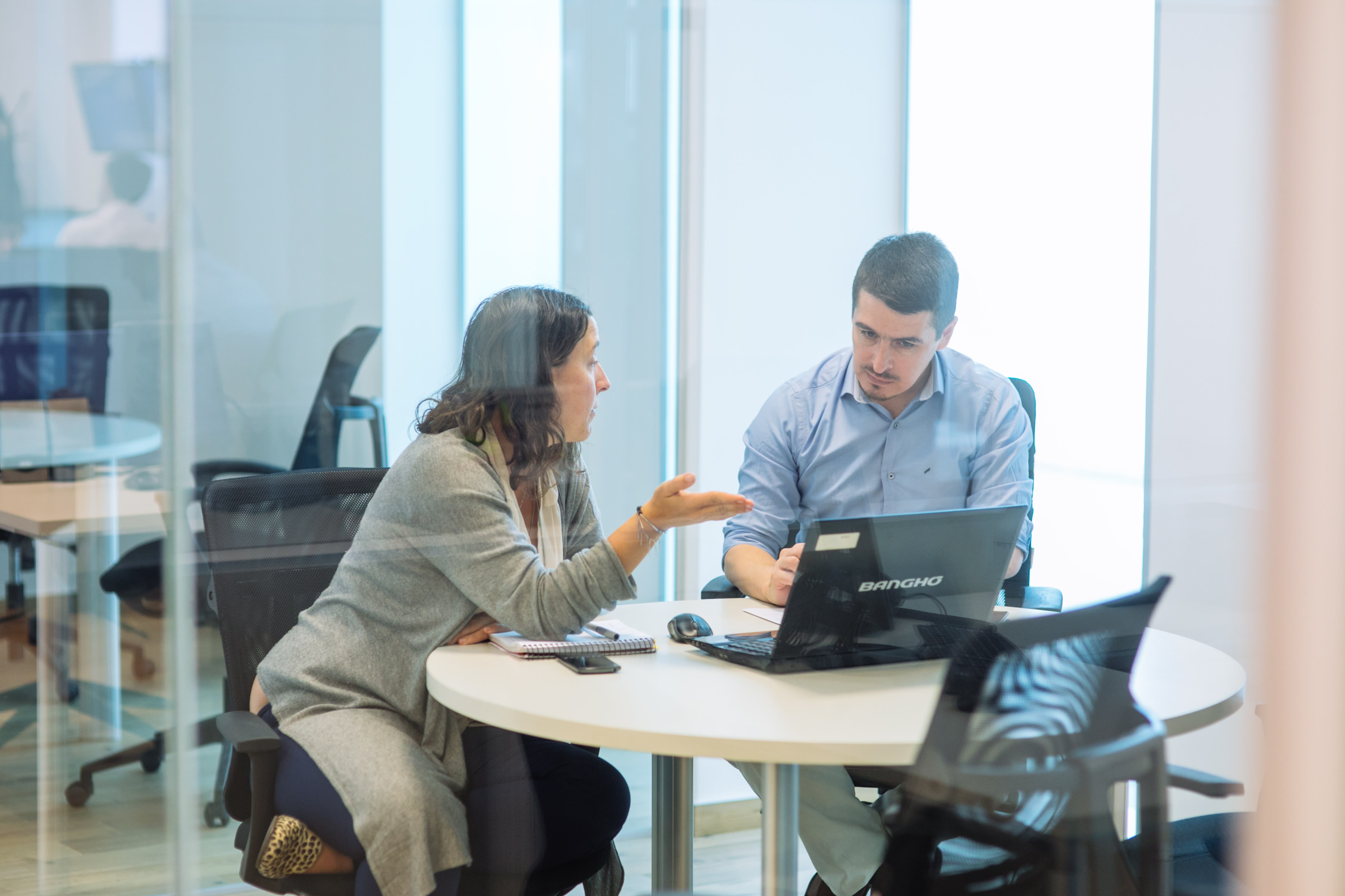 ¿Por qué se terceriza el help desk?